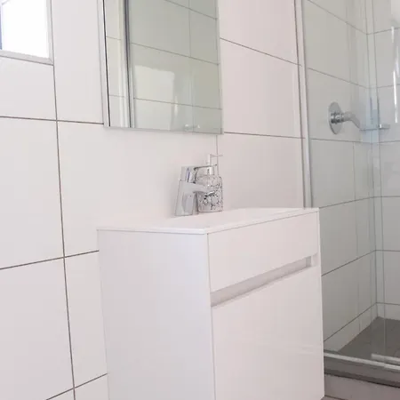 8 Elizabeth Place - Beautiful Self Catering 1 Bedroom Apartment Next To Kyalami Racetrack In Midrand With Free Wifi Local Swimming Pool Gym And Restaurant - Perfect For A Couple Exterior photo