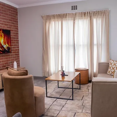 8 Elizabeth Place - Beautiful Self Catering 1 Bedroom Apartment Next To Kyalami Racetrack In Midrand With Free Wifi Local Swimming Pool Gym And Restaurant - Perfect For A Couple Exterior photo