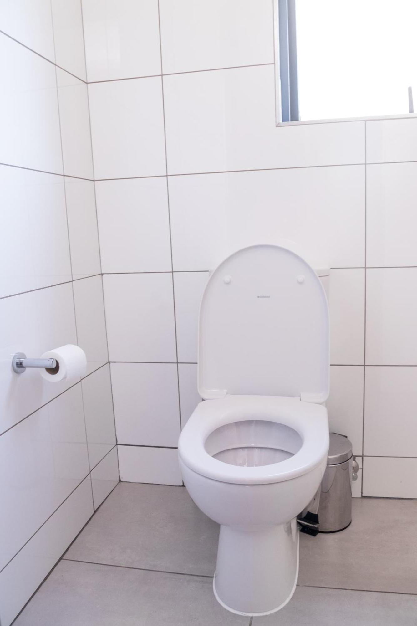 8 Elizabeth Place - Beautiful Self Catering 1 Bedroom Next To Kyalami Racetrack In With Free Wifi Local Swimming Pool Gym And Restaurant - Perfect For A Couple