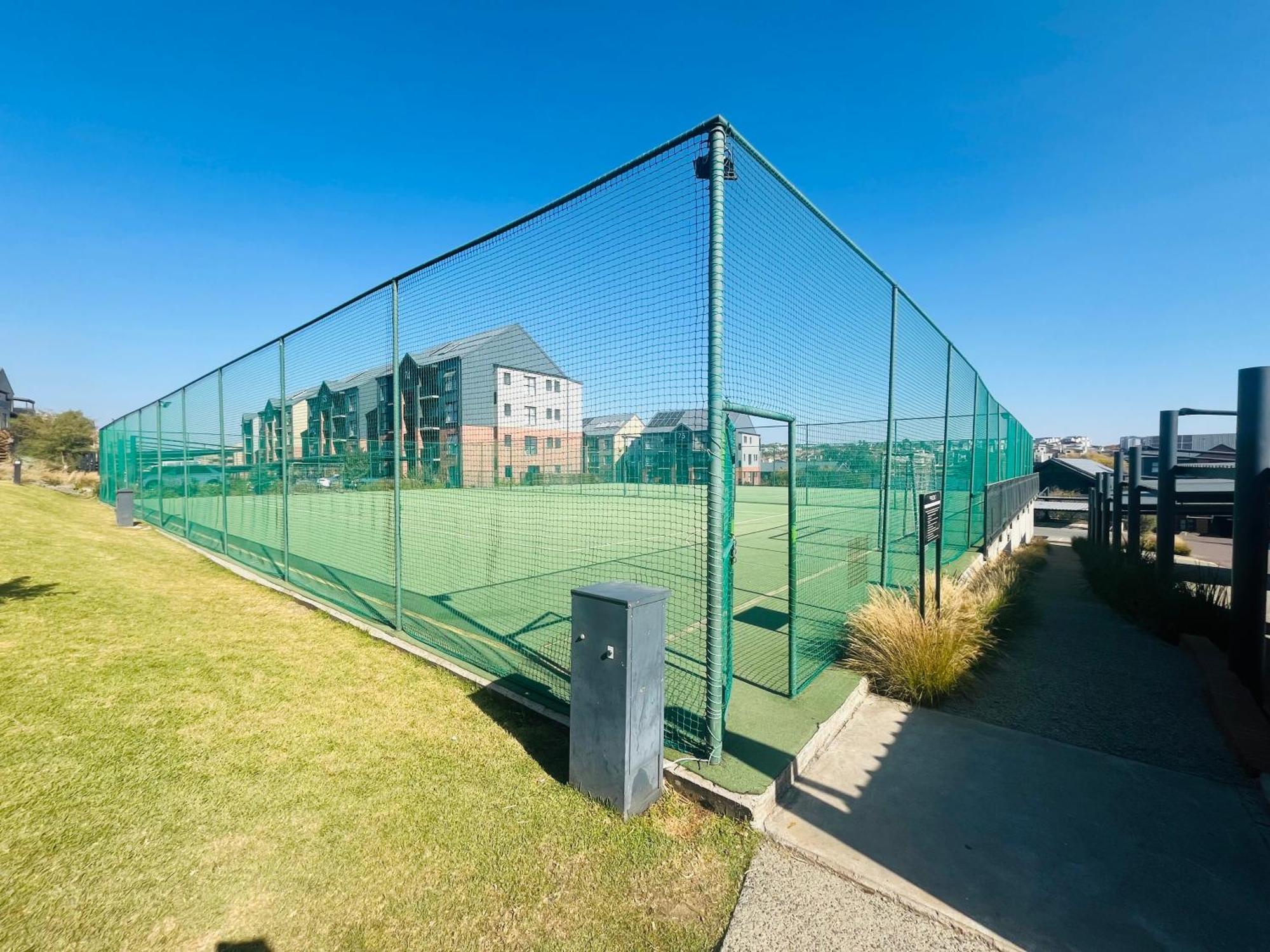 8 Elizabeth Place - Beautiful Self Catering 1 Bedroom Next To Kyalami Racetrack In With Free Wifi Local Swimming Pool Gym And Restaurant - Perfect For A Couple Apartment *