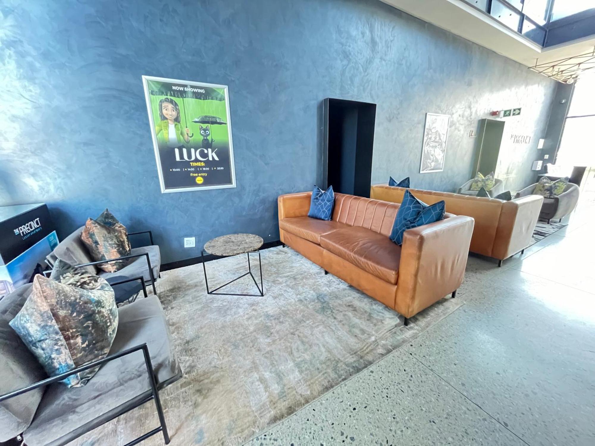 8 Elizabeth Place - Beautiful Self Catering 1 Bedroom Next To Kyalami Racetrack In With Free Wifi Local Swimming Pool Gym And Restaurant - Perfect For A Couple *